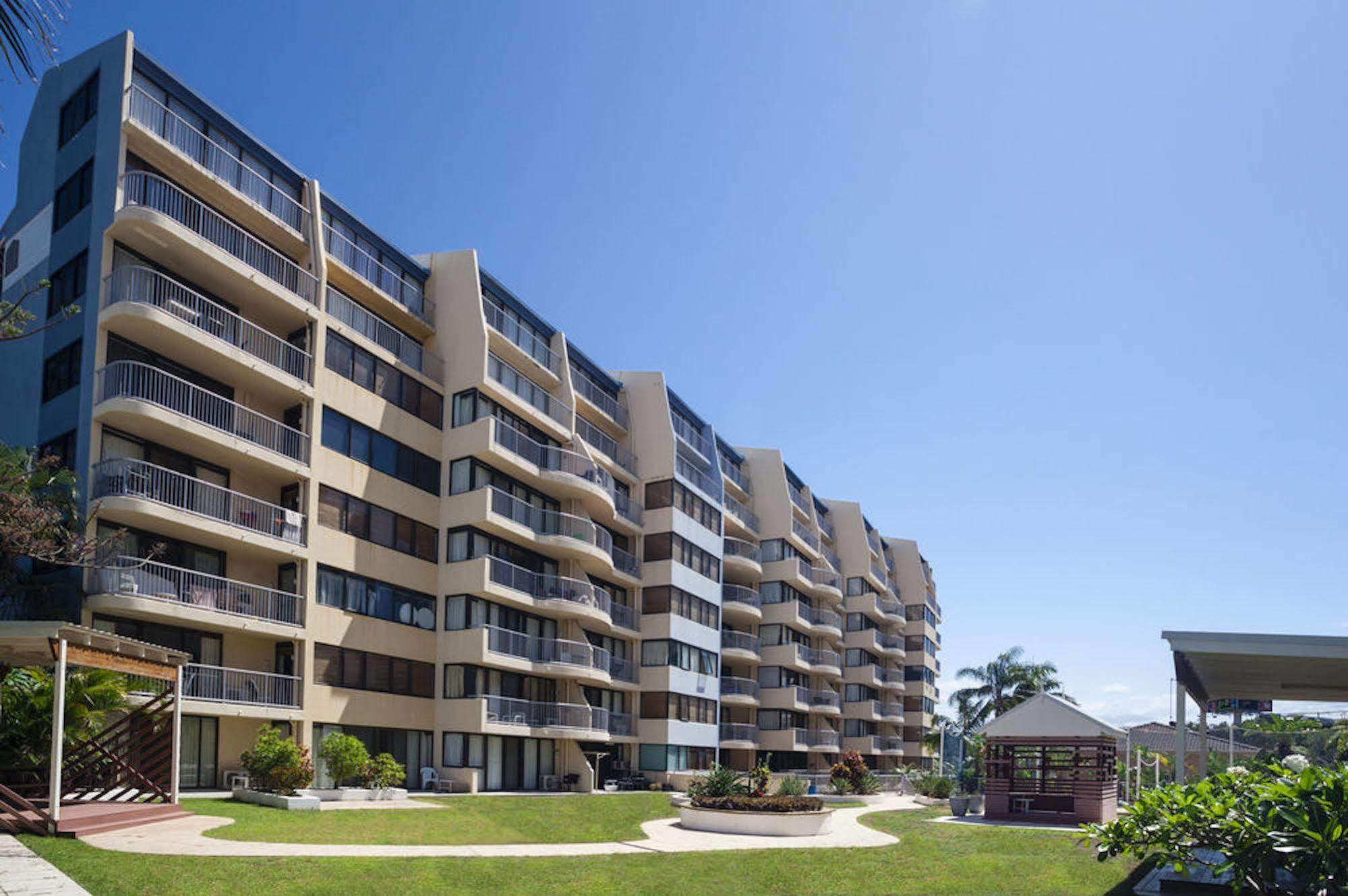 Broadbeach Travel Inn Apartments Голд-Кост Экстерьер фото